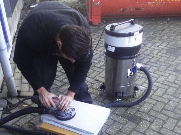 Промышленный пылесос Coynco Smart 280 MD, применение с электроинструментом.